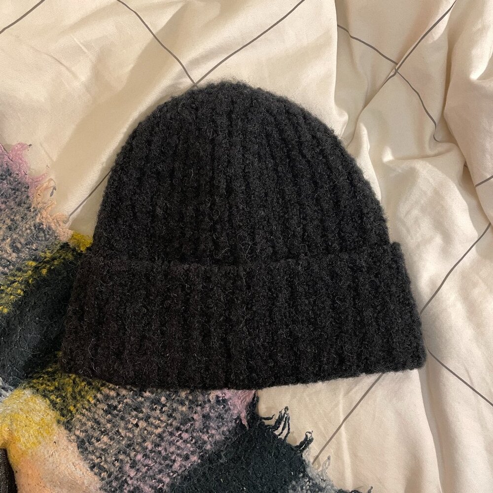 Toteme Cozy Black Knit Beanie